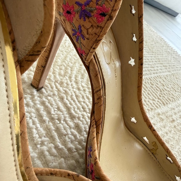 Jessica Simpson Jessica Embroidered Heels with perforated stars - Picture 5 of 11